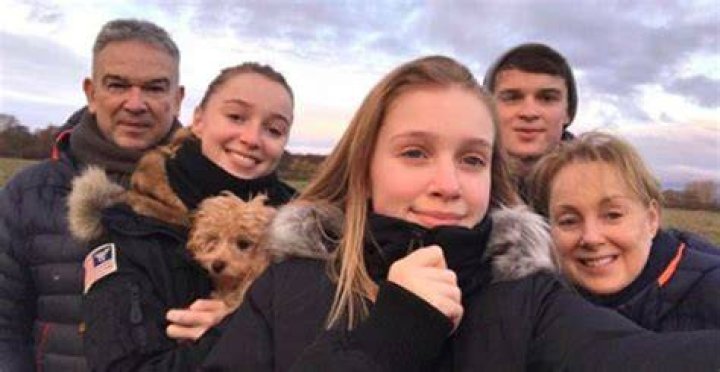 Phoebe Dynevor family: Husband, children, parents, siblings