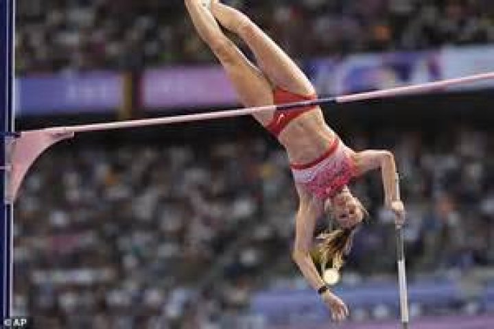 Pole Vaulter Alysha Newman In Workout Gear Will “Make You Guys Proud”