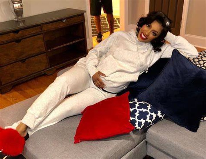 Porsha Williams’ Fiancé, Dennis McKinley, Shows His Sense Of Humor With Sweet Gift From Maury Povich