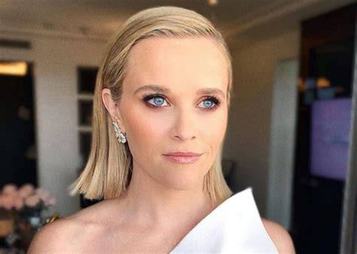 Reese Witherspoon Wore Roland Mouret With Tiffany Diamonds At 2020 Golden Globes