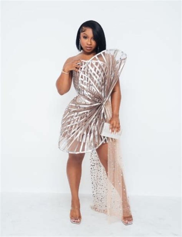 Reginae Carter’s Dance In This Skimpy Pink Outfit Has Fans Crazy With Excitement – Check Out Her Video