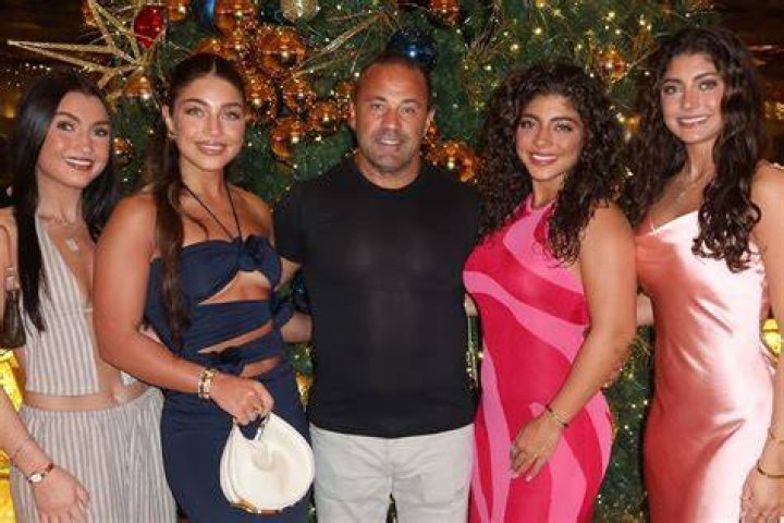 RHONJ – Teresa Giudice Celebrated Christmas With Family & Friends, Including Ex Anthony Delorenzo, After Split From Husband Joe