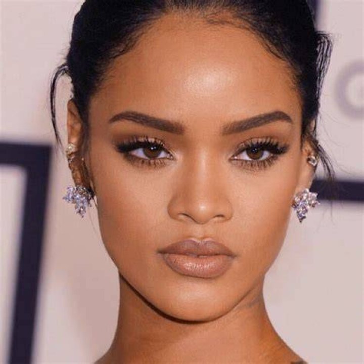 Rihanna’s Skin Color Creates A Debate After Photos Of 2019 Diamond Ball Surface