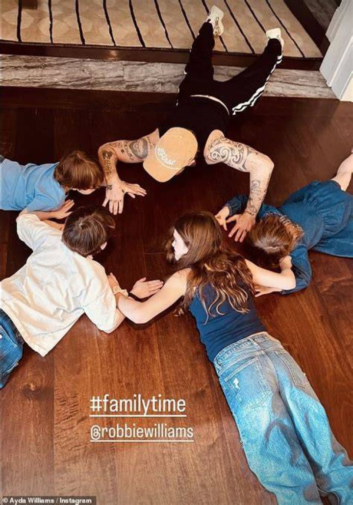 Robbie Williams family, wife, children, parents, siblings