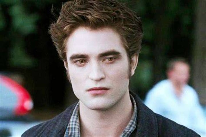Robert Pattinson Ordered To Stop Drinking For The Batman Movie, Says Report