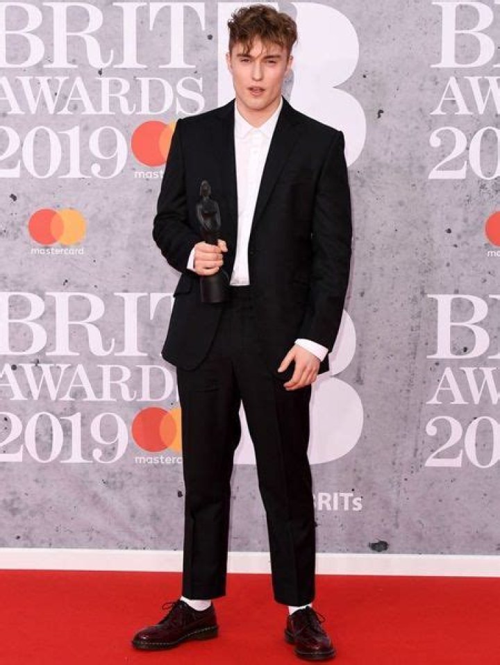 Sam Fender Height Weight Body Measurements Shoe Size Age Facts Bio