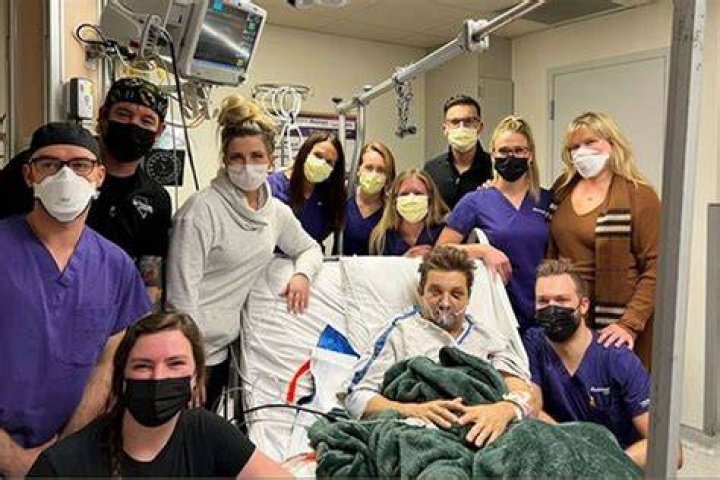 Sarah Hyland Explains Why She Was In The Hospital A Few Days Ago