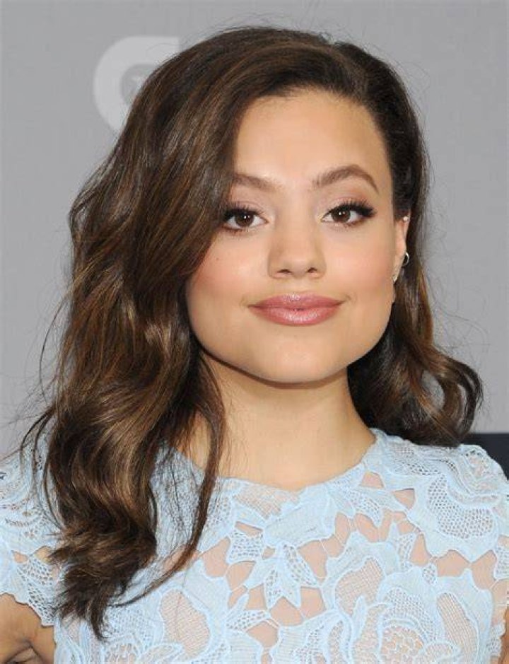 Sarah Jeffery Height Weight Bra Size Body Measurements Age Stats Facts