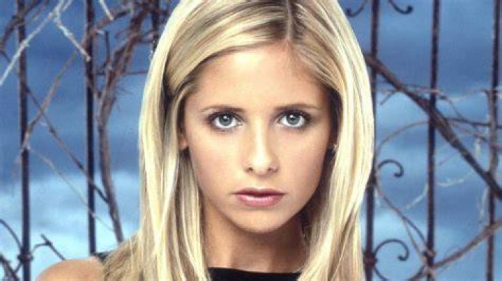 Sarah Michelle Gellar Makes Fun Of Her ‘Buffy The Vampire Slayer’ Bangs By Saying They Looked Like All These Failed DIY ‘Quarantine Haircuts!’