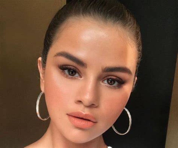 Selena Gomez Celebrates Her 27th Birthday With Roman Holiday