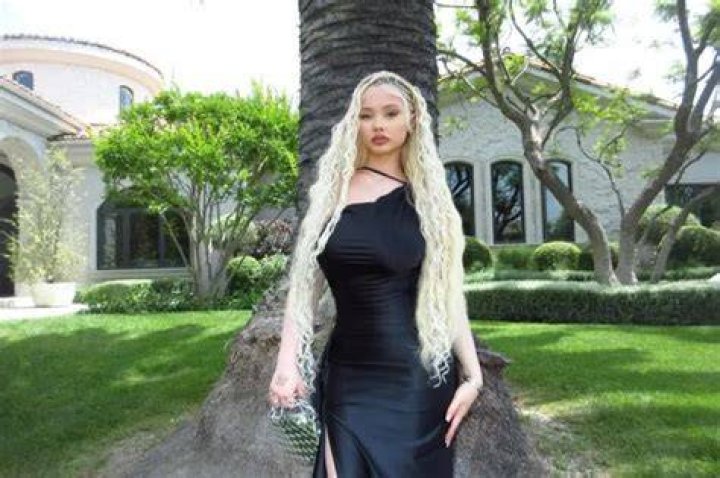 Shanna Moakler Stuns In Bathing Suit Months After Tummy Tuck – See The Pic!