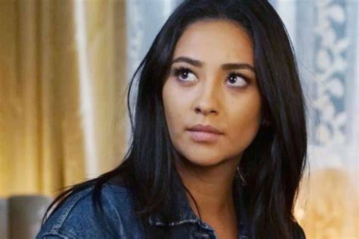 Shay Mitchell Pregnant! Pretty Little Liars Alum Expecting First Child Months After Revealing Miscarriage