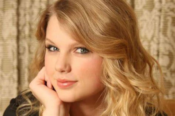 Taylor Swift Accused Of Ripping Off Beyonce’s Coachella Performance – Fans Think Beyonce Invented Marching Band-Aided Concert