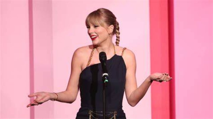 Taylor Swift Slams ‘Toxic’ Scooter Braun During Woman Of The Decade Award Acceptance Speech