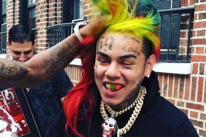 Tekashi 6ix9ine Fires A Shot At Rich The Kid – Says He’s A ‘Snitch’