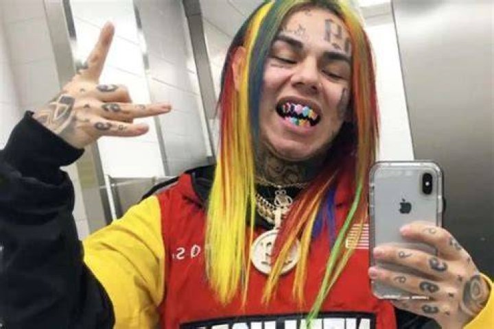 Tekashi 6ix9ine Instantly Likes New Thirst-Trap Picture From Girlfriend Jade
