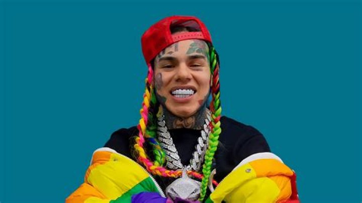 Tekashi 6ix9ine Signs A Two-Album Deal Worth $10 Million