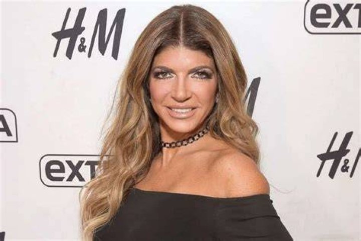 Teresa Giudice ‘Obsessed With Looking Young And Hot’ – Doesn’t Care About Looking ‘Too Tan’ After Criticism