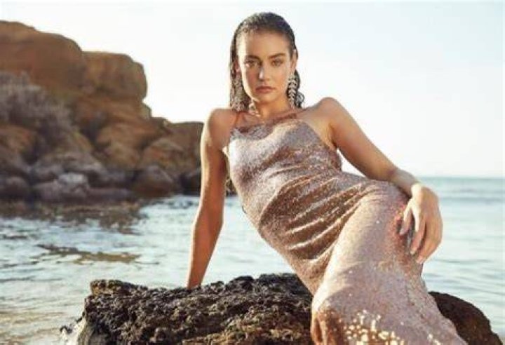 The Diplomat Star Pearl Mackie Shares Swimsuit Photo From Mexico