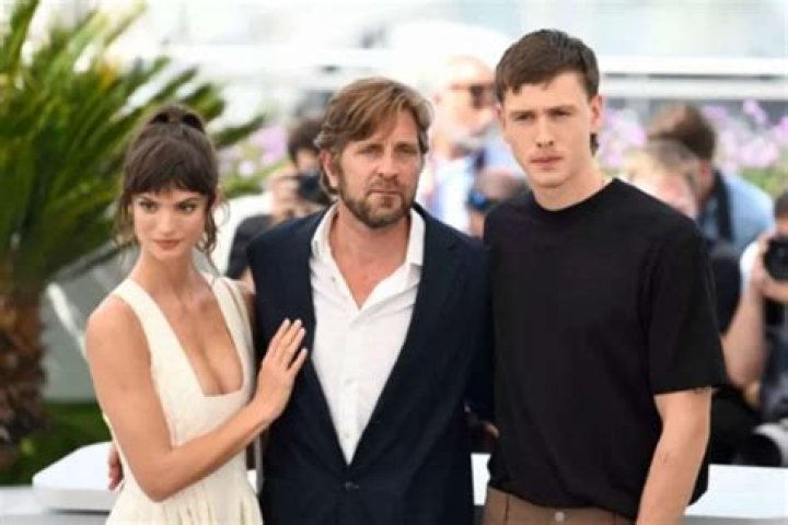 The Director Of Triangle Of Sadness Ruben Stlund Says It Was A Great honor Working With Charlbi Dean