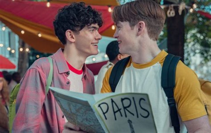The ‘Heartstopper’ cast roasted each other with fan memes