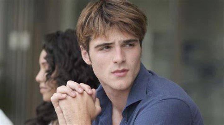 ‘The Kissing Booth’ star ‘went to war’ with Netflix over smoking onscreen