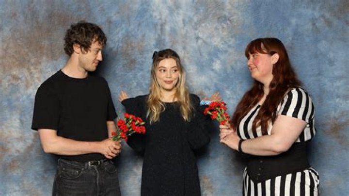 The pics of Joseph Quinn at the Philadelphia Fan Expo are the best way to start your week
