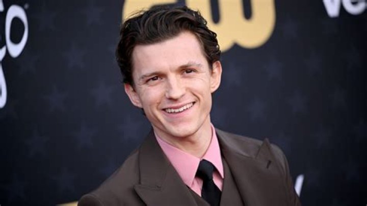 Tom Holland names the MCU movie he likes to watch for a romantic night in with Zendaya