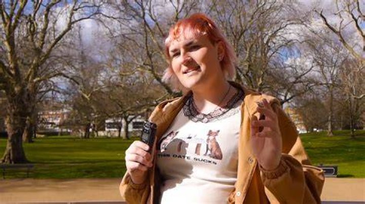 Trans YouTuber calls out Airbnb after host demands she divulge her trans status