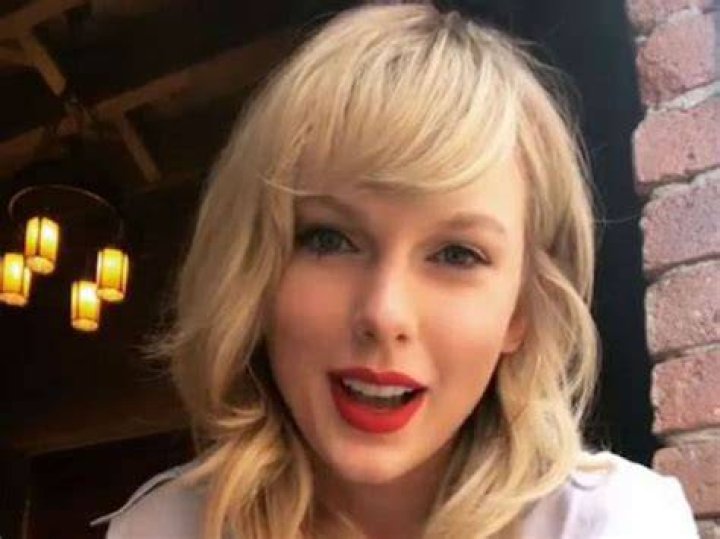 Twitter Goes Wild Over Viral Video Of ‘Drunk’ Taylor Swift Dancing And Lip-Syncing Her Song With Friends