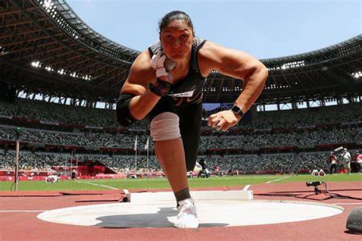 Valerie Adams Biography - Facts, Childhood, Family Life & Achievements