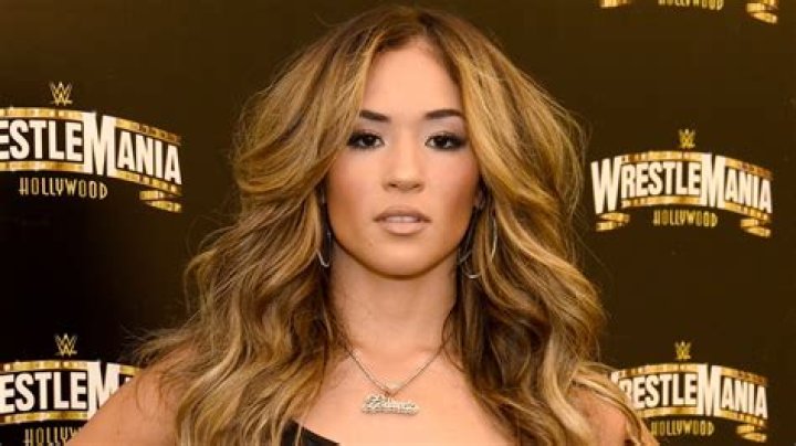 Valerie Loureda in Bathing Suit Has a Happy "Sunday" — Celebwell