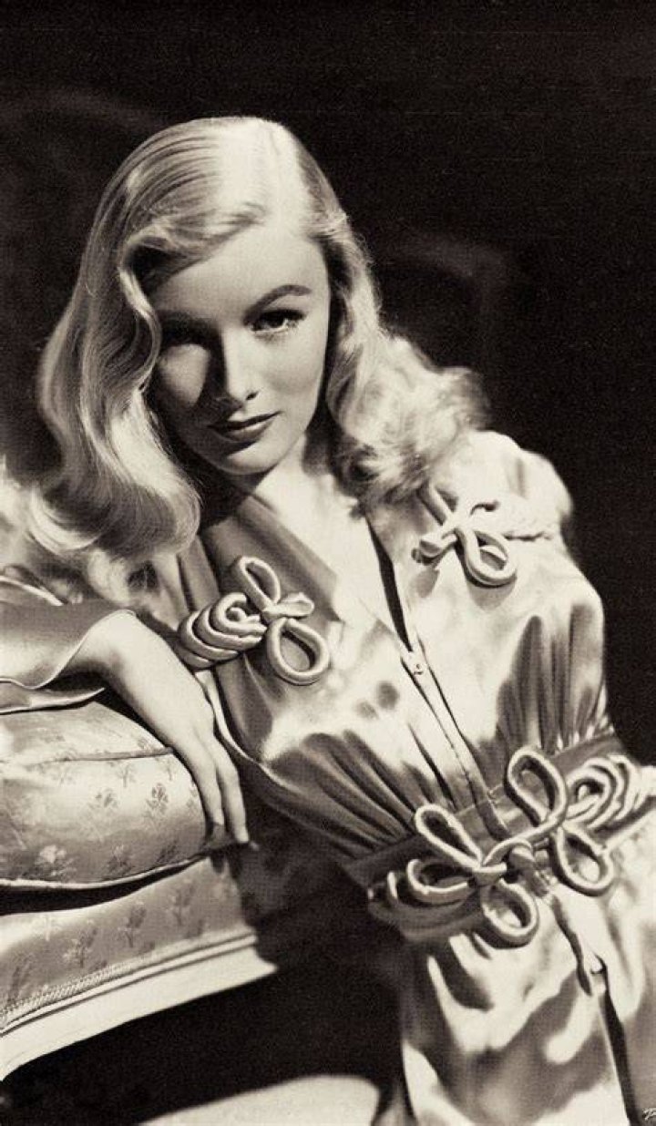 Veronica Lake Biography - Facts, Childhood, Family Life & Achievements