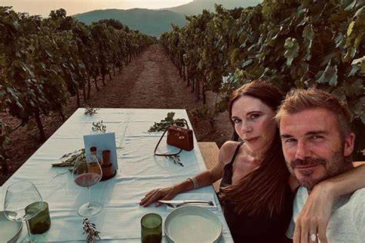 Victoria Beckham calls her father her ‘favorite drinking buddy’