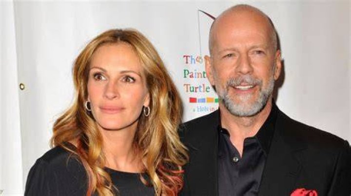 Was Julia Roberts married to Bruce Willis? Are Bruce Willis and Julia Roberts friends?