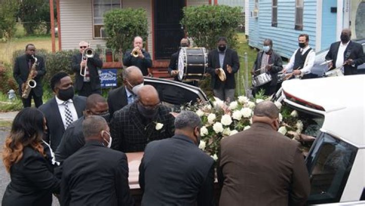 Was Tina Turner at Ike Turner funeral?