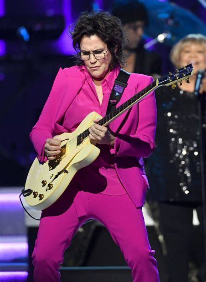Wendy Melvoin - Bio, Facts, Family Life of Guitarist