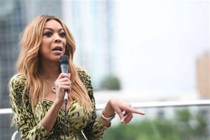Wendy Williams Says R. Kelly Needs ‘Solitary Confinement’ – He ‘Brainwashes Young Girls!’