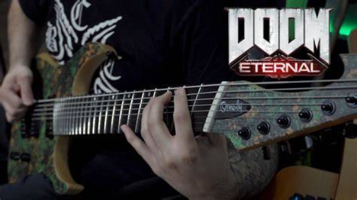 What guitar does Mick Gordon use? What guitar does Mick Gordon play?