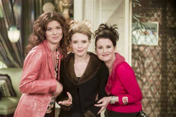 What happened to Debra Messing's mother?
