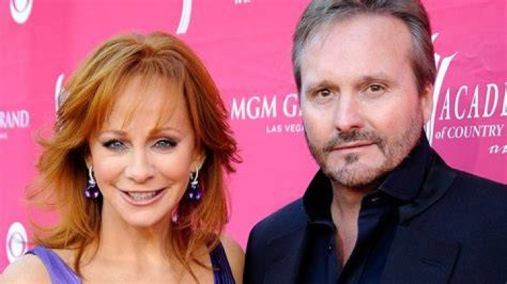 What happened to Reba McEntire's first husband?