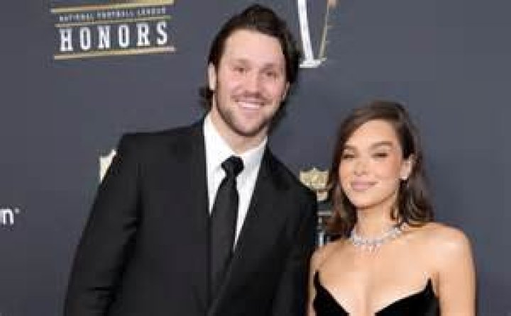What is Hailee Steinfeld’s net worth in 2023?