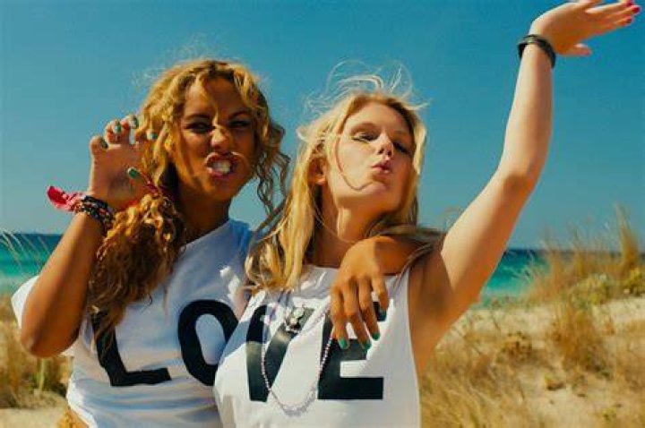 What movie is Walking on Sunshine from? – Celebrity