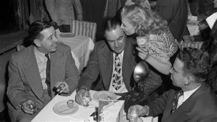 What nightclub did Barbara Walters father own?