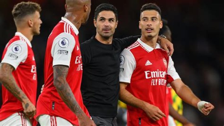 What religion is Mikel Arteta, and where does he worship?