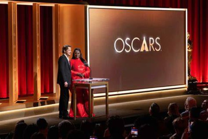 When are the 2024 Oscars nominations being announced?