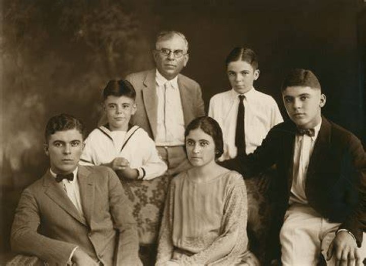 Where are Linda Ronstadt’s parents from?