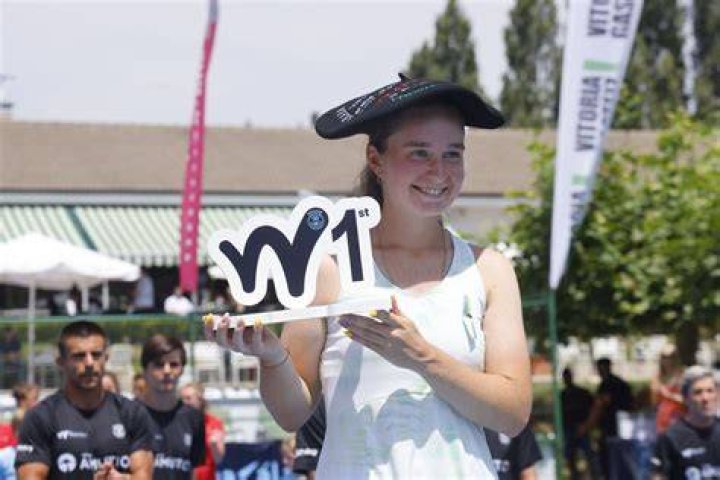 Where did Daria Snigur go to school?