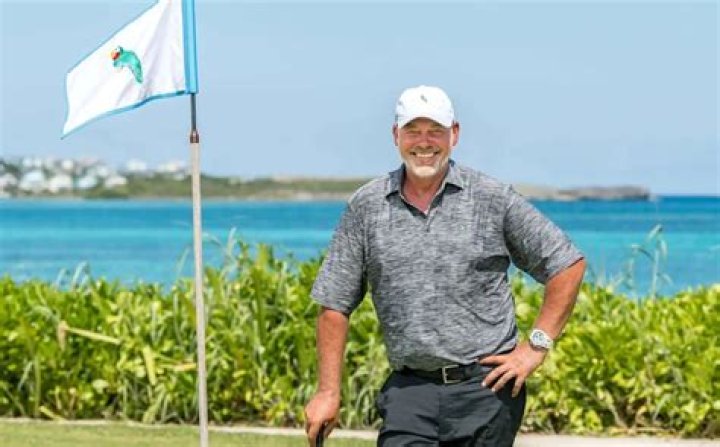 Where does Darren Clarke live?