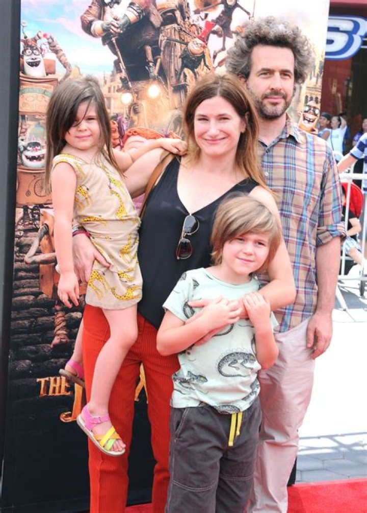 Who are Kathryn Hahn siblings?